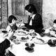 Representación de una familia japonesa en 1950. Wikimedia Commons